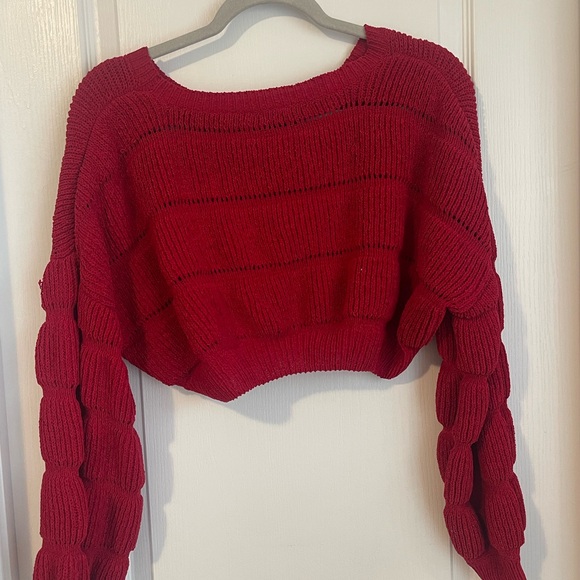 Cropped puffy red sweater perfect for Christmas and Parties - Picture 3 of 7